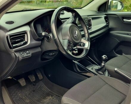 Білий Кіа Ріо, об'ємом двигуна 1.2 л та пробігом 91 тис. км за 8424 $, фото 9 на Automoto.ua