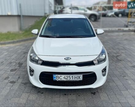 Белый Киа Рио, объемом двигателя 1.25 л и пробегом 46 тыс. км за 10000 $, фото 4 на Automoto.ua