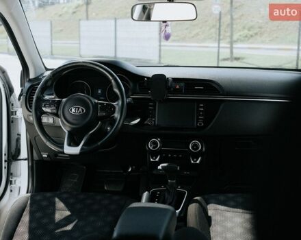 Белый Киа Рио, объемом двигателя 1.59 л и пробегом 70 тыс. км за 15000 $, фото 5 на Automoto.ua