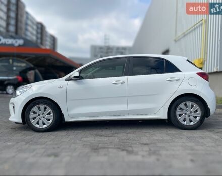 Белый Киа Рио, объемом двигателя 1.25 л и пробегом 46 тыс. км за 10000 $, фото 5 на Automoto.ua