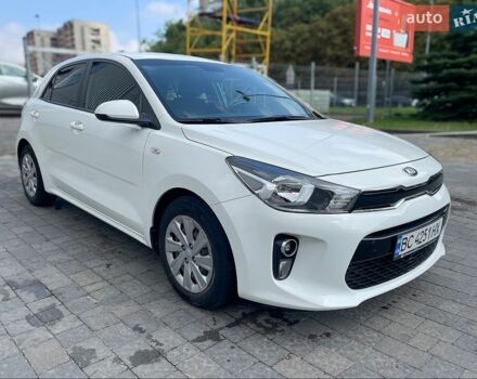Белый Киа Рио, объемом двигателя 1.25 л и пробегом 46 тыс. км за 10000 $, фото 2 на Automoto.ua
