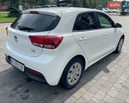 Белый Киа Рио, объемом двигателя 1.25 л и пробегом 46 тыс. км за 10000 $, фото 9 на Automoto.ua