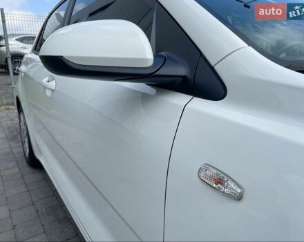 Белый Киа Рио, объемом двигателя 1.25 л и пробегом 46 тыс. км за 10000 $, фото 12 на Automoto.ua