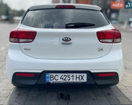 Белый Киа Рио, объемом двигателя 1.25 л и пробегом 46 тыс. км за 10000 $, фото 7 на Automoto.ua