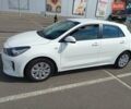 Білий Кіа Ріо, об'ємом двигуна 1.25 л та пробігом 7 тис. км за 10950 $, фото 4 на Automoto.ua