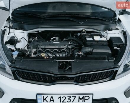 Белый Киа Рио, объемом двигателя 1.59 л и пробегом 70 тыс. км за 15000 $, фото 7 на Automoto.ua