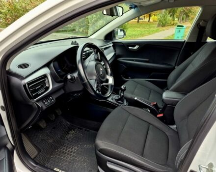Білий Кіа Ріо, об'ємом двигуна 1.2 л та пробігом 91 тис. км за 8424 $, фото 8 на Automoto.ua