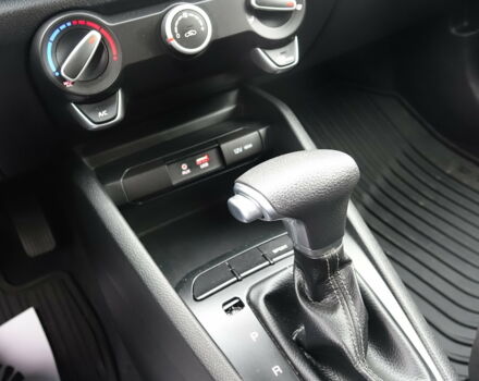 Білий Кіа Ріо, об'ємом двигуна 1.6 л та пробігом 29 тис. км за 12499 $, фото 25 на Automoto.ua
