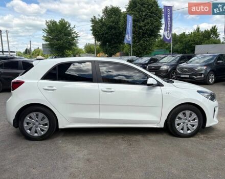 Белый Киа Рио, объемом двигателя 1.25 л и пробегом 73 тыс. км за 10700 $, фото 3 на Automoto.ua