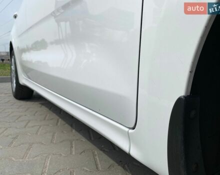 Білий Кіа Ріо, об'ємом двигуна 1.25 л та пробігом 73 тис. км за 10000 $, фото 9 на Automoto.ua