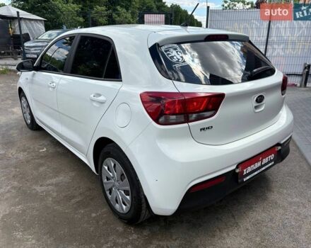 Белый Киа Рио, объемом двигателя 1.25 л и пробегом 73 тыс. км за 10700 $, фото 7 на Automoto.ua