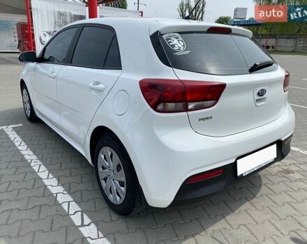 Білий Кіа Ріо, об'ємом двигуна 1.25 л та пробігом 72 тис. км за 11300 $, фото 6 на Automoto.ua