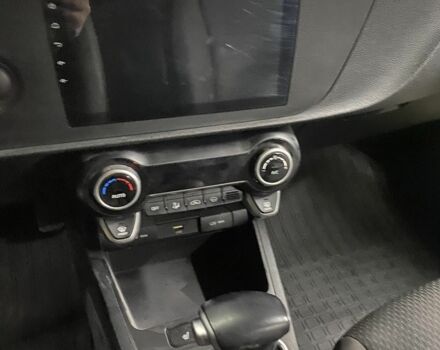 Білий Кіа Ріо, об'ємом двигуна 1.6 л та пробігом 49 тис. км за 14000 $, фото 4 на Automoto.ua