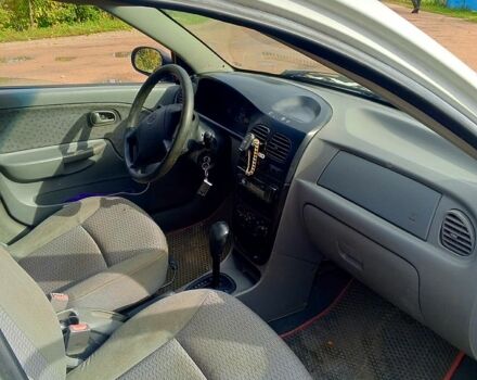 Белый Киа Рио, объемом двигателя 1.5 л и пробегом 300 тыс. км за 2800 $, фото 4 на Automoto.ua