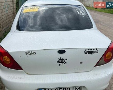 Білий Кіа Ріо, об'ємом двигуна 1.4 л та пробігом 300 тис. км за 1700 $, фото 1 на Automoto.ua