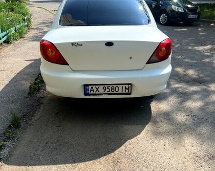 Белый Киа Рио, объемом двигателя 1.3 л и пробегом 290 тыс. км за 2400 $, фото 3 на Automoto.ua