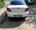 Белый Киа Рио, объемом двигателя 1.3 л и пробегом 290 тыс. км за 2400 $, фото 3 на Automoto.ua