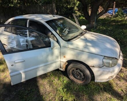 Белый Киа Рио, объемом двигателя 1.3 л и пробегом 354 тыс. км за 703 $, фото 3 на Automoto.ua
