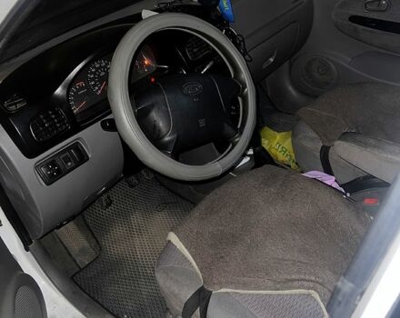 Белый Киа Рио, объемом двигателя 1.3 л и пробегом 290 тыс. км за 2400 $, фото 7 на Automoto.ua
