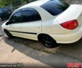 Белый Киа Рио, объемом двигателя 1.3 л и пробегом 290 тыс. км за 2400 $, фото 1 на Automoto.ua