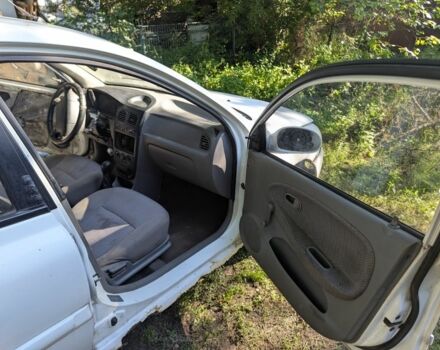 Белый Киа Рио, объемом двигателя 1.3 л и пробегом 354 тыс. км за 703 $, фото 4 на Automoto.ua