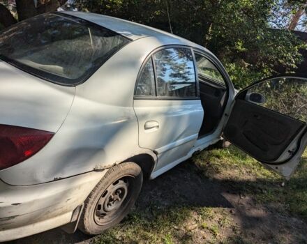 Белый Киа Рио, объемом двигателя 1.3 л и пробегом 354 тыс. км за 703 $, фото 5 на Automoto.ua
