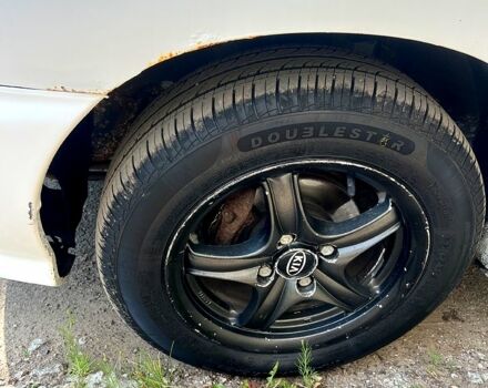 Белый Киа Рио, объемом двигателя 1.3 л и пробегом 290 тыс. км за 2400 $, фото 5 на Automoto.ua
