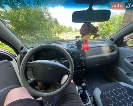 Білий Кіа Ріо, об'ємом двигуна 1.4 л та пробігом 300 тис. км за 1700 $, фото 5 на Automoto.ua