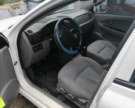 Білий Кіа Ріо, об'ємом двигуна 1.5 л та пробігом 300 тис. км за 3000 $, фото 3 на Automoto.ua