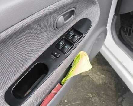 Білий Кіа Ріо, об'ємом двигуна 1.5 л та пробігом 300 тис. км за 3000 $, фото 5 на Automoto.ua