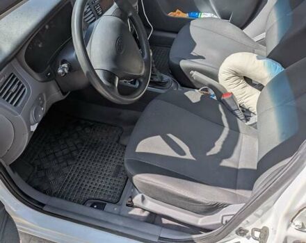 Белый Киа Рио, объемом двигателя 1.4 л и пробегом 165 тыс. км за 4200 $, фото 3 на Automoto.ua