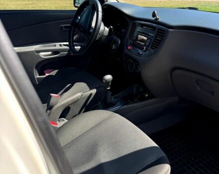 Белый Киа Рио, объемом двигателя 1.4 л и пробегом 223 тыс. км за 5200 $, фото 11 на Automoto.ua