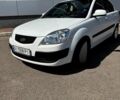 Белый Киа Рио, объемом двигателя 1.4 л и пробегом 223 тыс. км за 5200 $, фото 2 на Automoto.ua
