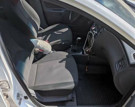 Белый Киа Рио, объемом двигателя 1.4 л и пробегом 165 тыс. км за 4200 $, фото 5 на Automoto.ua