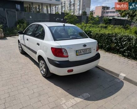 Белый Киа Рио, объемом двигателя 1.4 л и пробегом 165 тыс. км за 4200 $, фото 6 на Automoto.ua