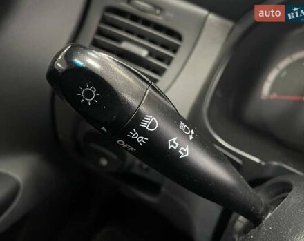 Белый Киа Рио, объемом двигателя 1.49 л и пробегом 170 тыс. км за 4990 $, фото 19 на Automoto.ua