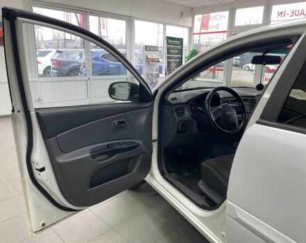 Белый Киа Рио, объемом двигателя 1.5 л и пробегом 170 тыс. км за 4690 $, фото 6 на Automoto.ua