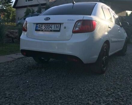 Білий Кіа Ріо, об'ємом двигуна 1.49 л та пробігом 157 тис. км за 8000 $, фото 2 на Automoto.ua