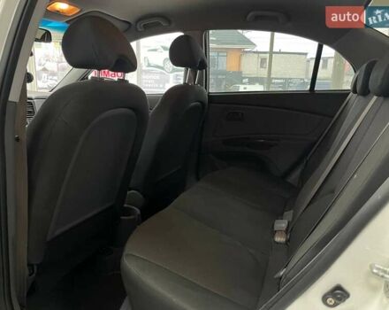 Белый Киа Рио, объемом двигателя 1.49 л и пробегом 170 тыс. км за 4990 $, фото 31 на Automoto.ua