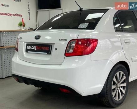 Белый Киа Рио, объемом двигателя 1.49 л и пробегом 170 тыс. км за 4990 $, фото 11 на Automoto.ua