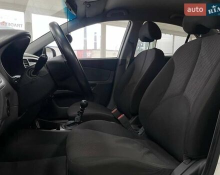 Белый Киа Рио, объемом двигателя 1.49 л и пробегом 170 тыс. км за 4990 $, фото 17 на Automoto.ua