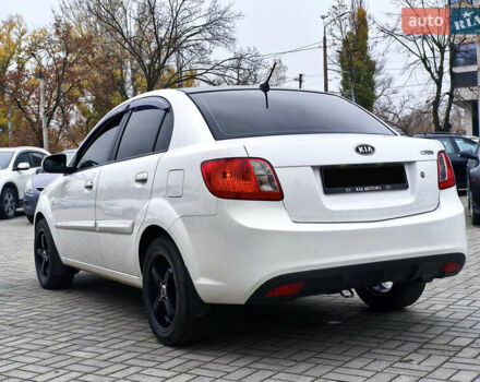 Белый Киа Рио, объемом двигателя 1.49 л и пробегом 157 тыс. км за 7100 $, фото 7 на Automoto.ua