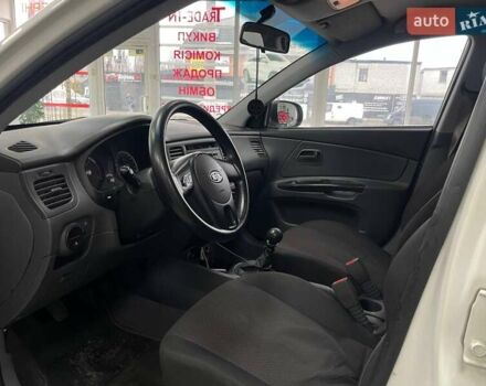 Белый Киа Рио, объемом двигателя 1.49 л и пробегом 170 тыс. км за 4990 $, фото 16 на Automoto.ua