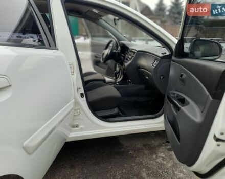 Белый Киа Рио, объемом двигателя 1.4 л и пробегом 91 тыс. км за 5800 $, фото 5 на Automoto.ua