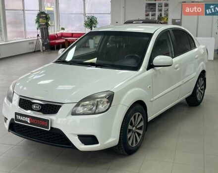 Белый Киа Рио, объемом двигателя 1.49 л и пробегом 170 тыс. км за 4990 $, фото 6 на Automoto.ua
