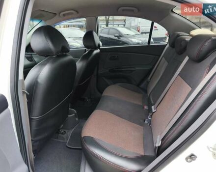 Белый Киа Рио, объемом двигателя 1.49 л и пробегом 157 тыс. км за 7100 $, фото 9 на Automoto.ua