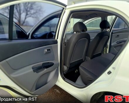 Білий Кіа Ріо, об'ємом двигуна 1.4 л та пробігом 91 тис. км за 5900 $, фото 4 на Automoto.ua