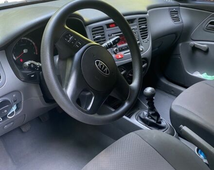 Белый Киа Рио, объемом двигателя 1.4 л и пробегом 156 тыс. км за 5600 $, фото 5 на Automoto.ua
