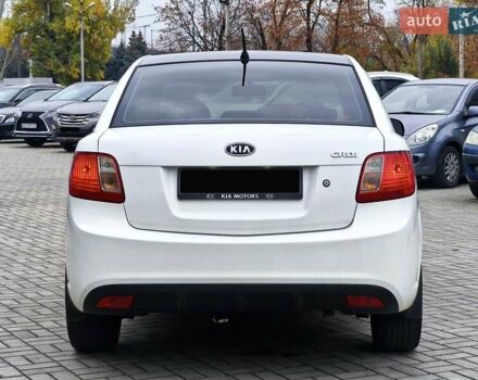 Белый Киа Рио, объемом двигателя 1.49 л и пробегом 157 тыс. км за 7100 $, фото 6 на Automoto.ua