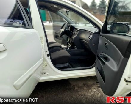 Білий Кіа Ріо, об'ємом двигуна 1.4 л та пробігом 91 тис. км за 5900 $, фото 9 на Automoto.ua